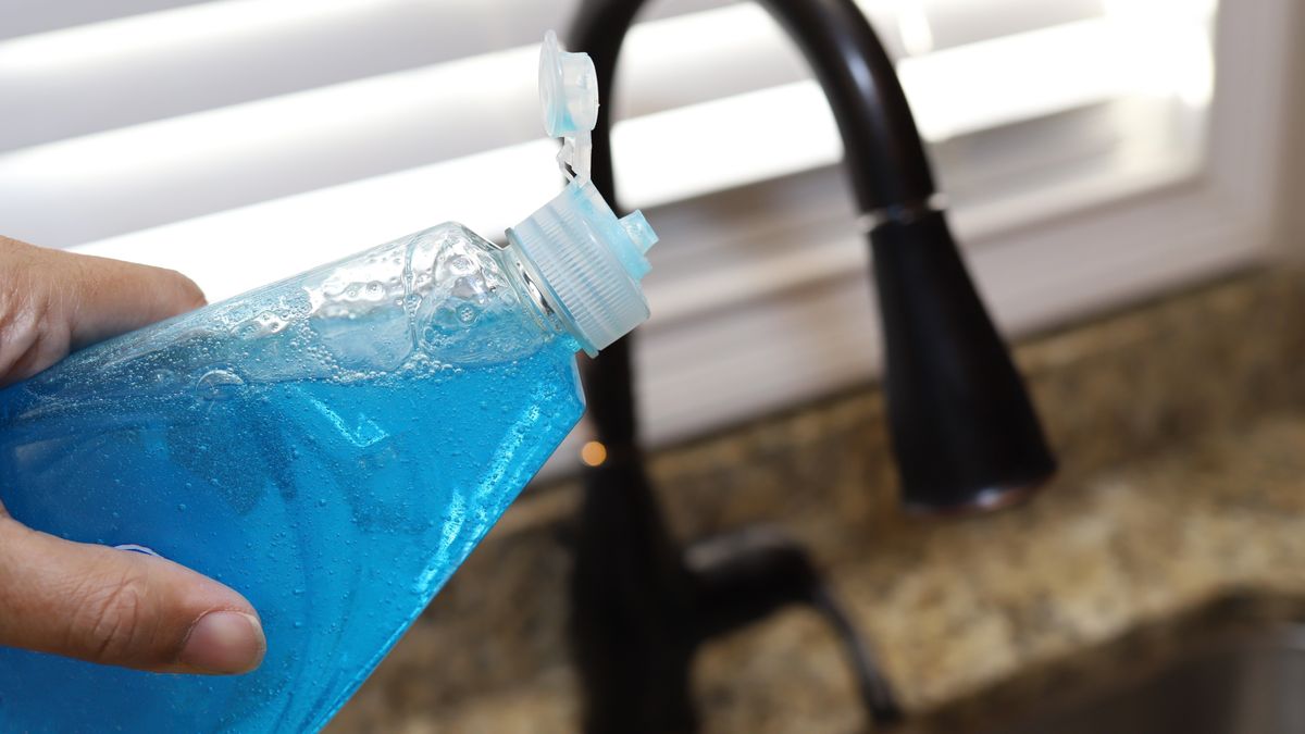 Zamrożony płyn do mycia naczyń ma nietypowe zastosowanie 