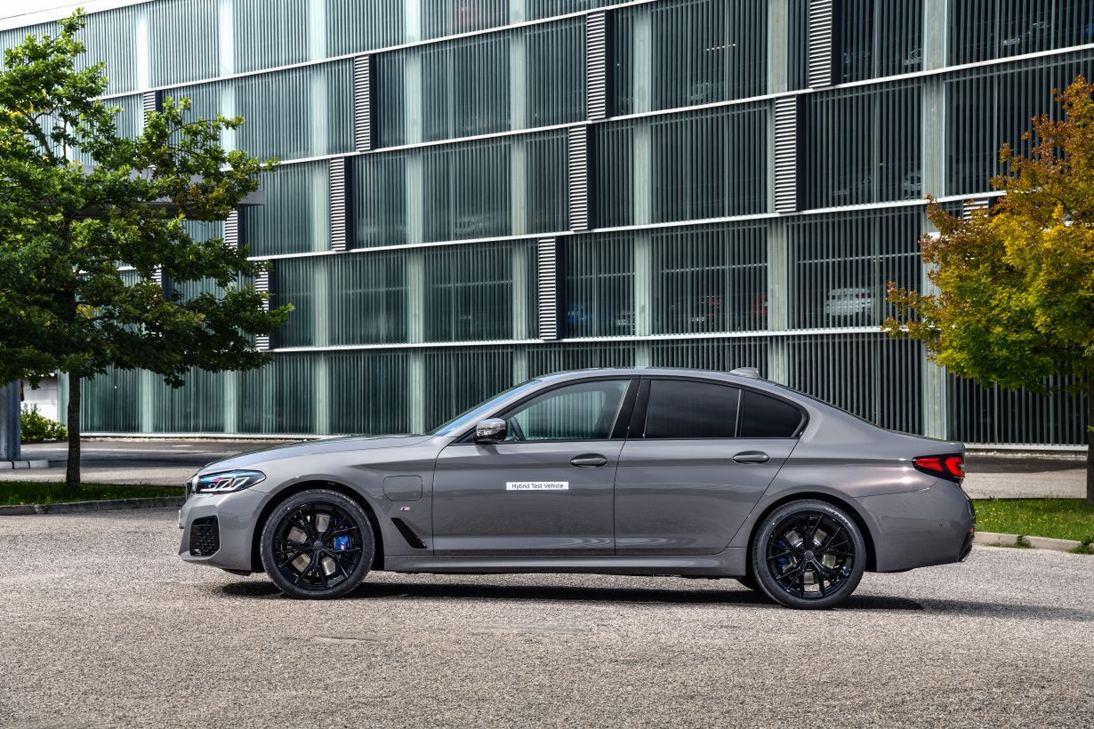Pierwsza jazda BMW 545e: nowy napęd i funkcje Connectivity z nową aplikacją my BMW 4