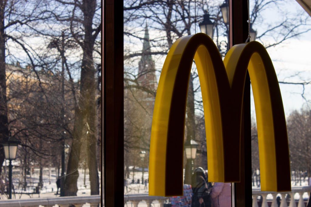 Zachodnie firmy nadal płacą pensje 200 tys. pracowników w Rosji