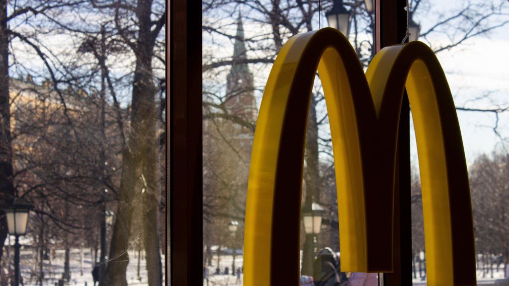 "FT" wylicza, że największa liczba osób w Rosji pracuje dla McDonald's. To około 62 tys. ludzi