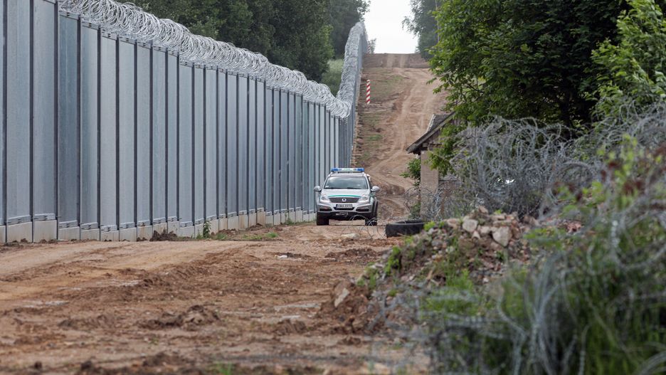 zapora
Artur Reszko
bariera na granicy, budowa zapory, granica, kryzys migracyjny, migracja, zamkni�ta granica, konstrukcja, metalowy, pas graniczny, p�ot, polsko bia�oruska, samoch�d stra�y granicznej stra� graniczna