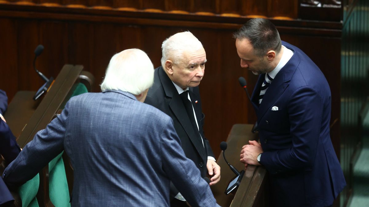 Janusz Kowalski i Jarosław Kaczyński w Sejmie