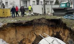 Ziemia zapadła się w niecodziennym miejscu. Mieszkańcy w strachu