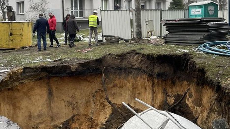 Ogromny lej w Trzebini. "Zapadła się ziemia"