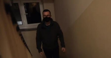 Niewidzialne siatki premiera. Pod filmem Mateusza Morawieckiego zawrzało