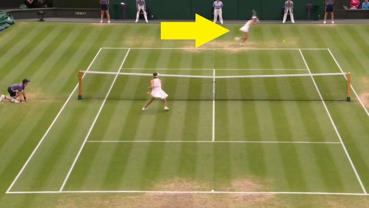 Zdjęcie okładkowe artykułu: Twitter / Wimbledon / Marketa Vondrousova zdobyła punkt z niezwykle trudnej pozycji