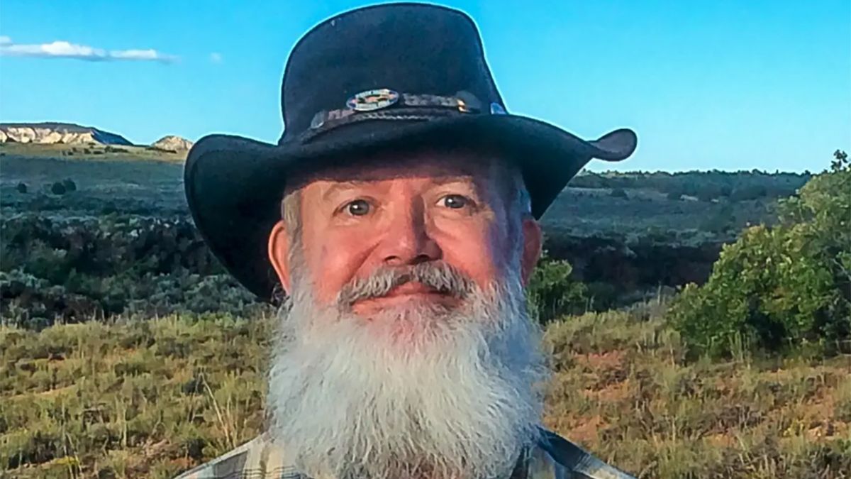 John Krampf został oskarżony o posiadanie dziecięcej pornografii