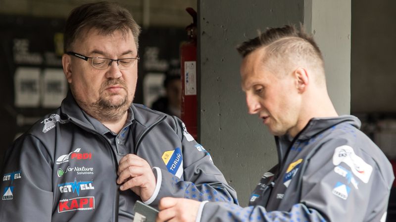 WP SportoweFakty / Tomasz Sieracki / Na zdjęciu: Jacek Gajewski i Robert Kościecha w trakcie wspólnej pracy w Get Well