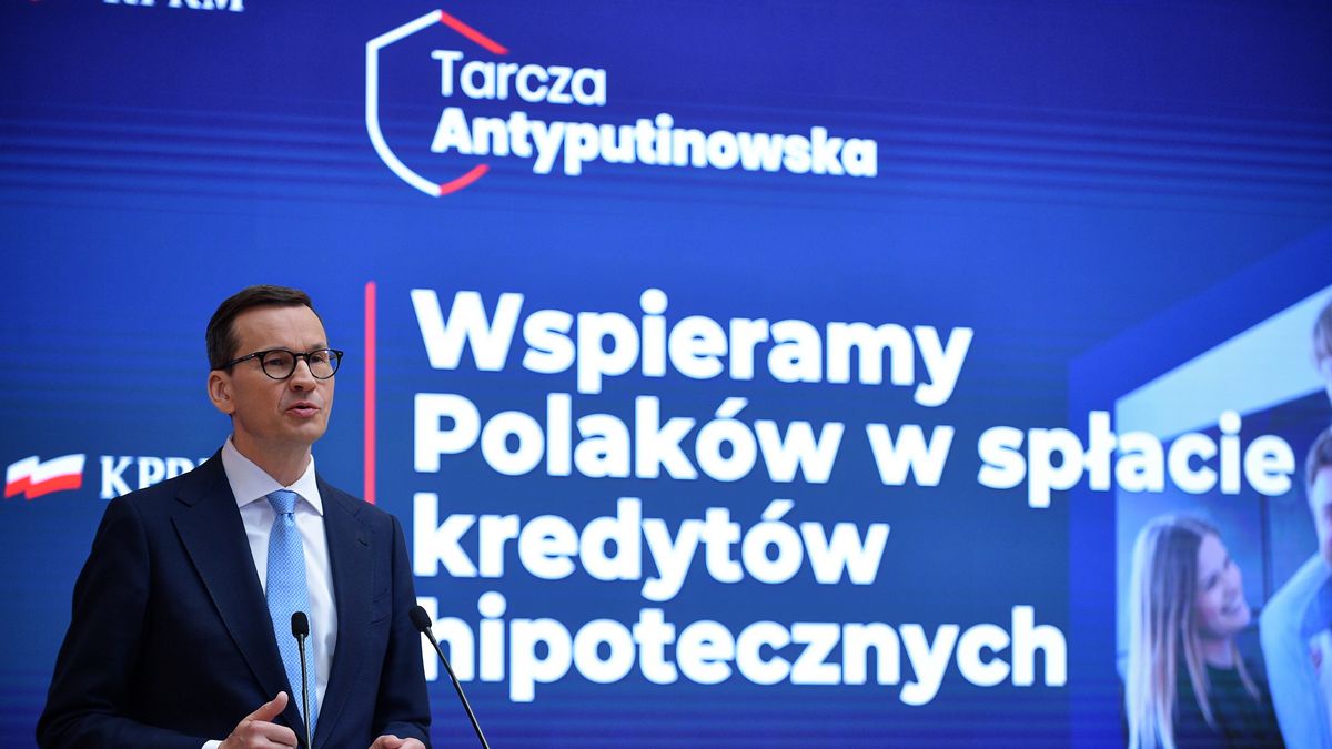 Mateusz MorawieckiWarszawa, 10.05.2022. Premier Mateusz Morawiecki na konferencji prasowej w siedzibie Kancelarii Prezesa Rady Ministr�w w Warszawie, 10 bm. Konferencja dot. m.in. pomocy pa�stwa w sp�acie kredyt�w hipotecznych. (aldg) PAP/Marcin ObaraMarcin Obarafinansowe, hipoteczne, inflacja, Kancelaria Prezesa Rady Ministr�w, konferencja, konferencja prasowa, KPRM, kredyty, polityk, polityka, pomoc, sp�ata, wsparcie, pa�stwa, kredotobiorc�w, kredytobiorc�w, kredytobiorcy