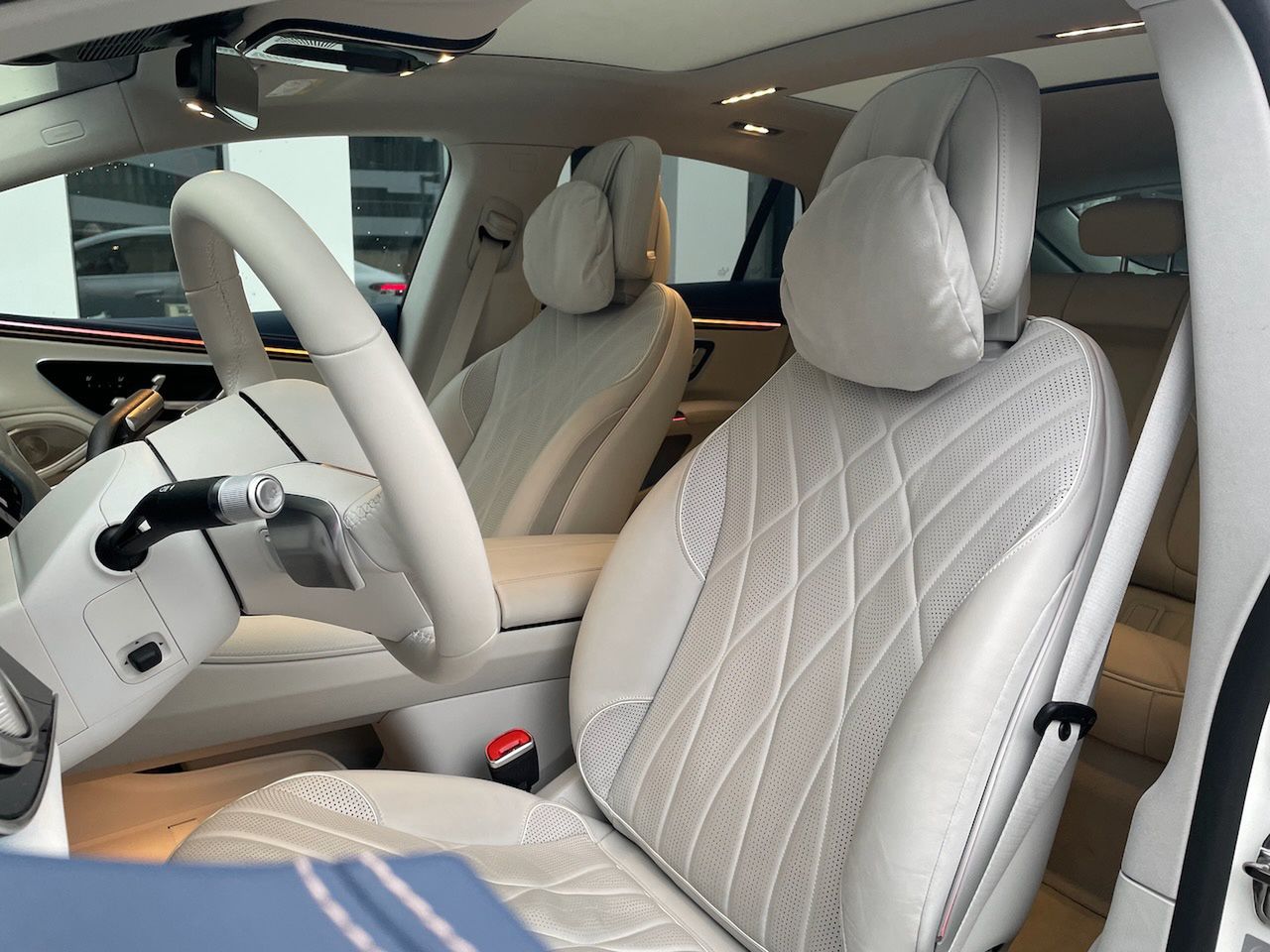 Mercedes EQS w środku