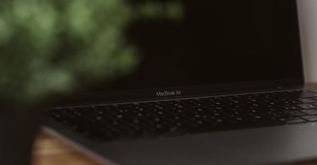 Tak, przystawki USB-C mogły spalić Maca M1. Nowy macOS 11.2.2 przychodzi z odsieczą