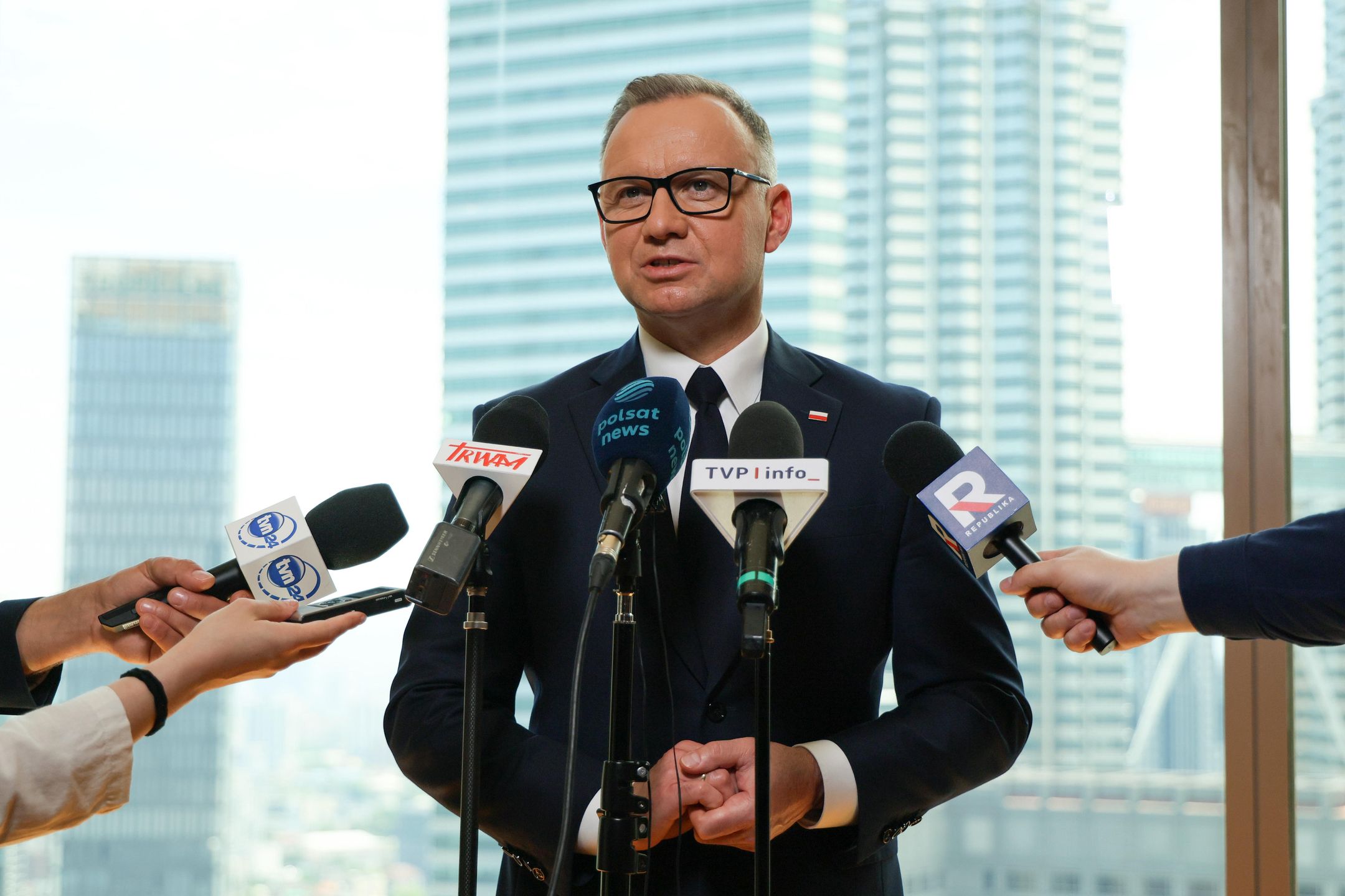 Andrzej Duda
Kuala Lumpur, Malezja, 11.06.2025. Prezydent RP Andrzej Duda podczas wypowiedzi dla polskich medi�w w Hotelu Grand Hyatt w Kuala Lumpur, 11 bm. Polska para prezydencka kontynuuje wizyt� w Malezji i Singapurze. (ps/mgut) PAP/Pawe� Supernak
Pawe� Supernak
dyplomacja dyplomata polityk polityka, konferencja prasowa, media, para prezydencka, wizyta, zagraniczna