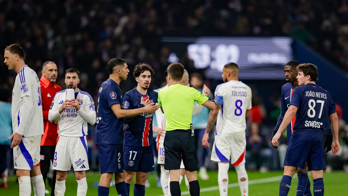 Getty Images /  Antonio Borga/Eurasia Sport Images / Na zdjęciu: mecz PSG z Olympique Lyon musiał być przerwany na kilka minut