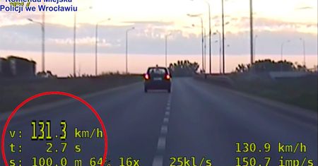 131 km/h w obszarze zabudowanym. Mężczyzna pędził po... truskawki