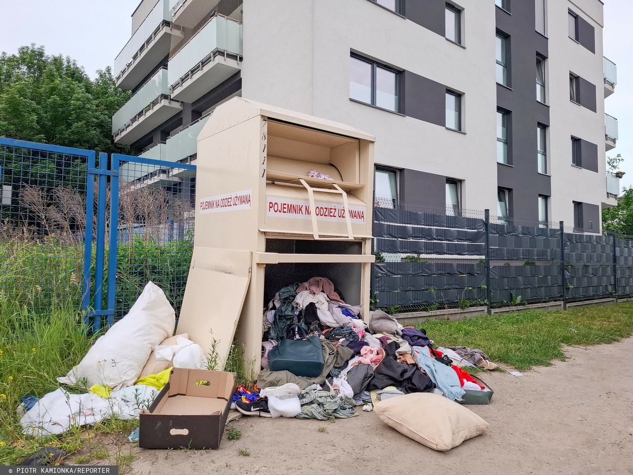 Odbiór tekstyliów i ubrań. Kolejne miasto zmienia zasady