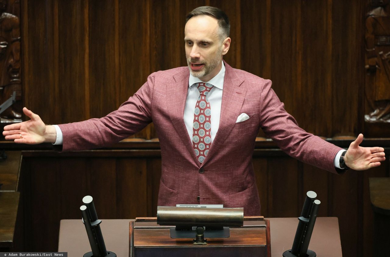 Kowalski i Bąkiewicz weszli do szkoły. "Dyrektor uciekła w 30 sekund"
