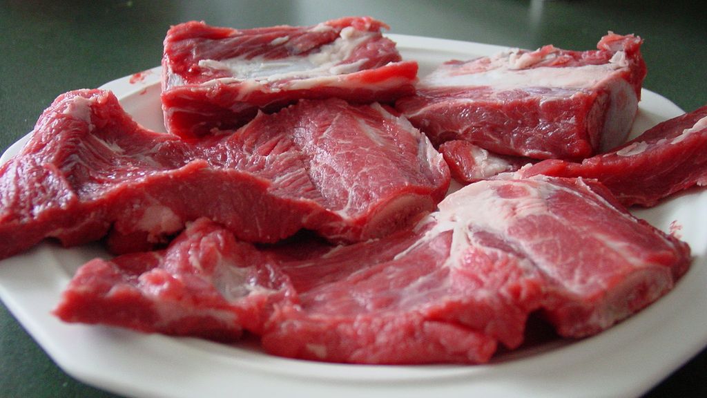 Surowe żeberka wołowe (samo mięso)