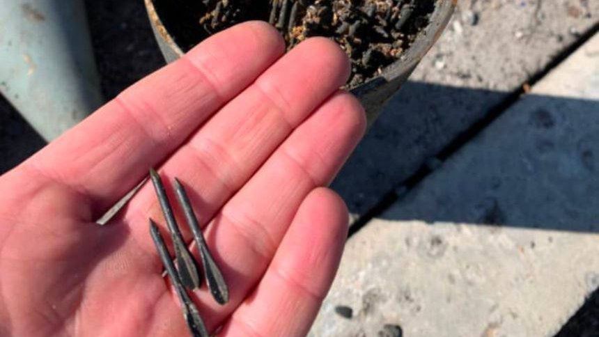 Rosjanie strzelali fleszetkami w Irpieniu. "Przypominają gwoździe" 