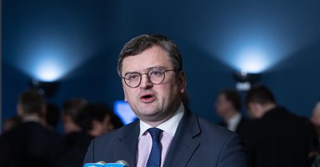 Szef MSZ Ukrainy grzmi. Decyzję Amerykanów nazwał "hipokryzją"