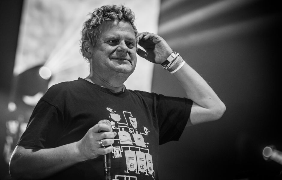 Kazik Staszewski, autor piosenki "Twój ból jest lepszy niż mój"