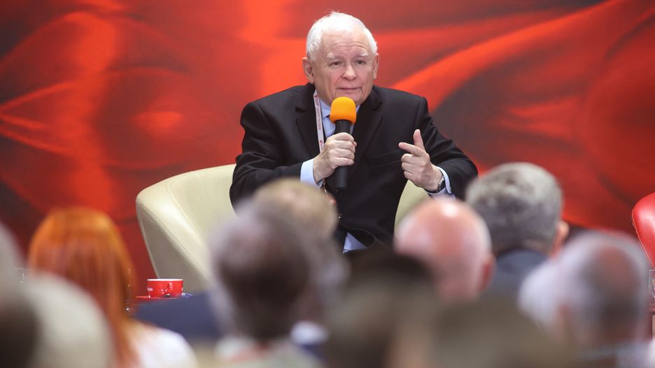 Spała, 02.07.2023. Wicepremier, prezes PiS Jarosław Kaczyński w ostatnim dniu XVIII Zjazdu Klubów Gazety Polskiej, 2 bm. w Centralnym Ośrodku Sportu - Ośrodku Przygotowań Olimpijskich w Spale. (aldg) PAP/Marian Zubrzycki