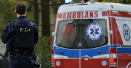Skandal w Małopolsce. Pijany 66-latek zaatakował ratowników