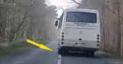 Zobaczył taki autobus na drodze. Chwycił telefon. Nagranie z Oleśnicy