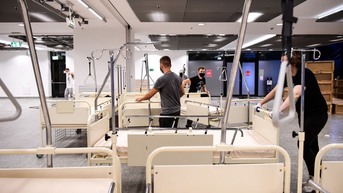 16 zł na rękę dostaną panie z Ukrainy, które podejmą się sprzątania szpitala polowego na Stadionie Narodowym