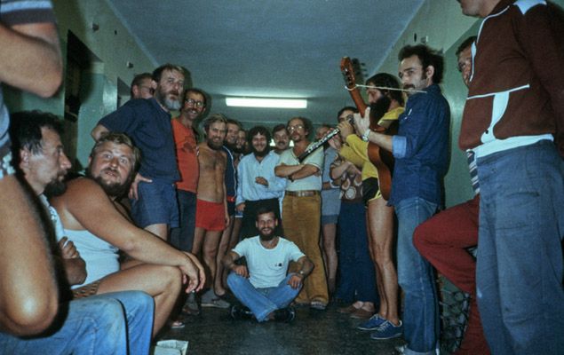 Załęże k.Rzeszowa, 27.09.1982. Wieczór w dniu zwycięstwa, oddział opanowany przez internowanych 