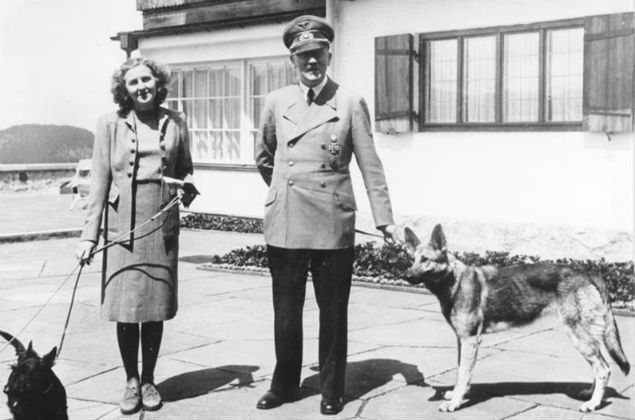 Adolf Hitler i jego ostatnia miłość, Eva Braun, w Berghofie, 1942 r. 