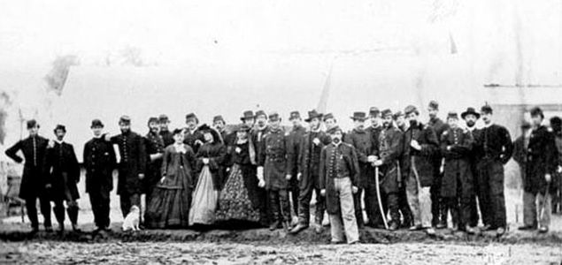 Oficerowie 10. Korpusu Afrykańskiego. Dowodził nim Władysław Żuławski, jego brat Emil był dowódcą kompanii. Fotografie obu oficerów nie zachowały się, dlatego ich identyfikacja na zdjęciu jest niemożliwa 