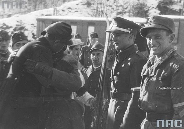 Uroczystość powitania węgierskich oddziałów wojskowych na granicy polsko-węgierskiej po zajęciu przez Węgry Rusi Zakarpackiej 
