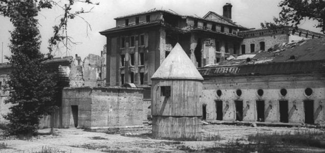 Führerbunker - schron, w którym ostatnie dni swojego życia spędził Adolf Hitler 