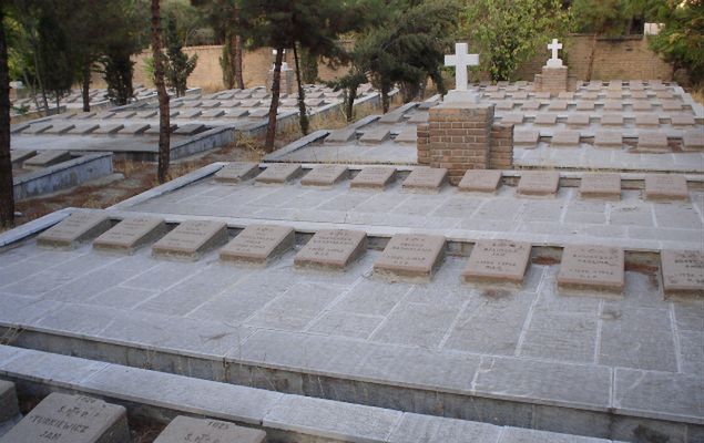 Polski Cmentarz w Teheranie, na którym pochowani są wychodźcy polscy, którzy opuścili ZSRR w trakcie ewakuacji armii Andersa w 1942 r. 