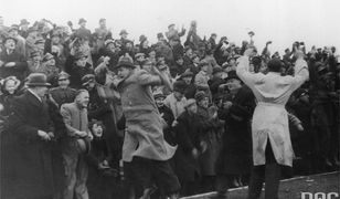 Przedwojenni kibice - polityczne i narodowe konflikty na stadionach