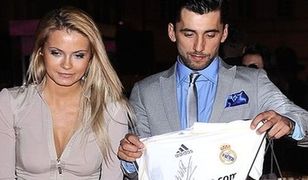 Maserak wprowadza dziewczynę na salony