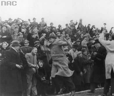 Przedwojenni kibice - polityczne i narodowe konflikty na stadionach