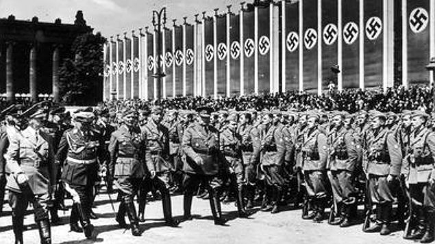 Adolf Hitler na przeglądzie wojska
