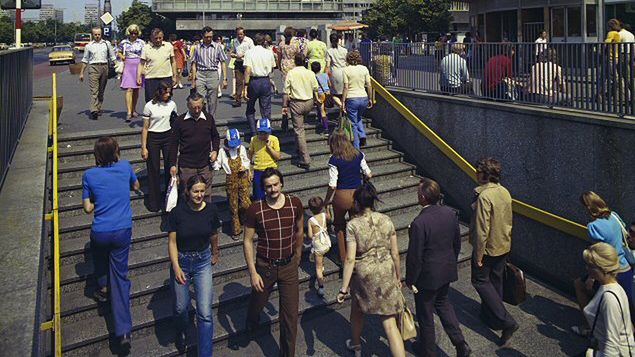 Warszawa, 1975 r. Przejście podziemne pod skrzyżowaniem ulicy Marszałkowskiej i Alej Jerozolimskich