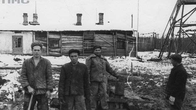 Polacy w łagrze w Workucie w 1956 r.