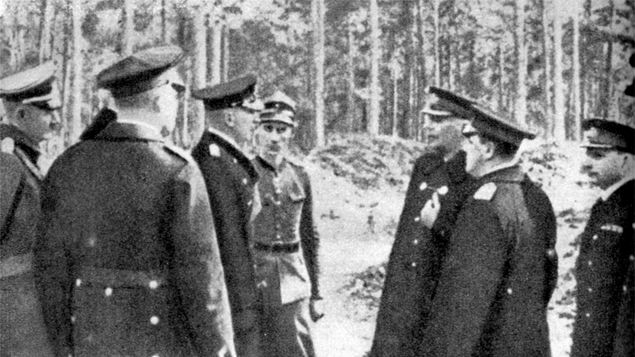 Kapitulacja Helu. Admirał Hubert von Schmundt (trzeci z lewej) i Admirał Józef Unrug (trzeci z prawej)