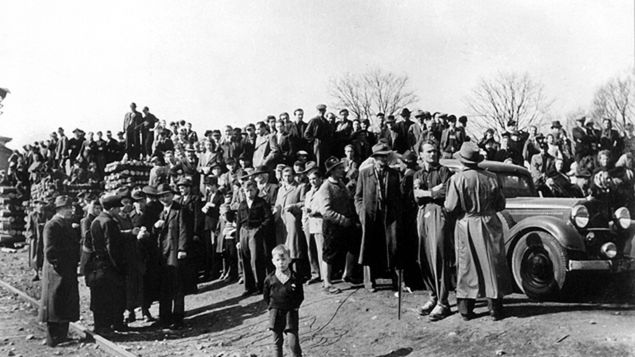 Niemcy wysiedleni z Czechosłowacji po przyjeździe na teren Niemiec w 1946 r.
