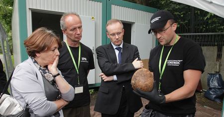 Szczątki ofiar zbrodni komunistycznych odkryte na warszawskim cmentarzu