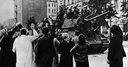 Powstanie warszawskie nie zatrzymało Armii Czerwonej