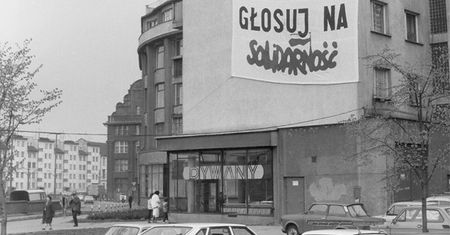 Odtajnione szyfrogramy MSZ: wyniki wyborów 1989 r. były dla władzy zaskoczeniem