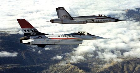 Pierwszy oblot F-16 wykonano przez przypadek