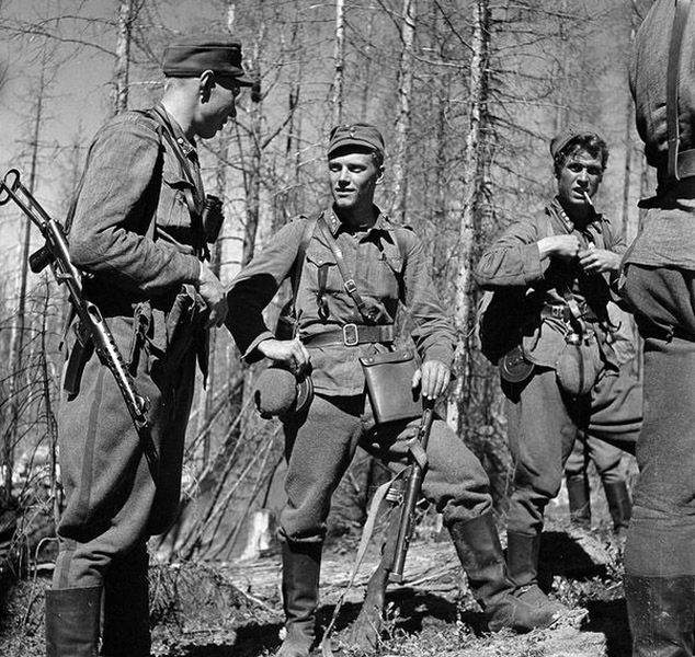 Larry Thorne - superżołnierz armii fińskiej, Waffen-SS i zielonych beretów