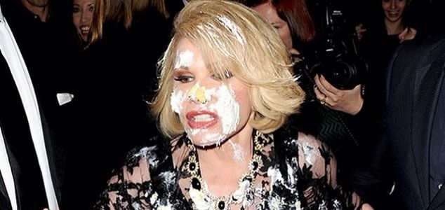 Joan Rivers została zaatakowana ciastem!