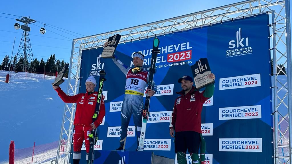 Piotr Habdas (po lewej) na podium kwalifikacji do slalomu giganta na MŚ