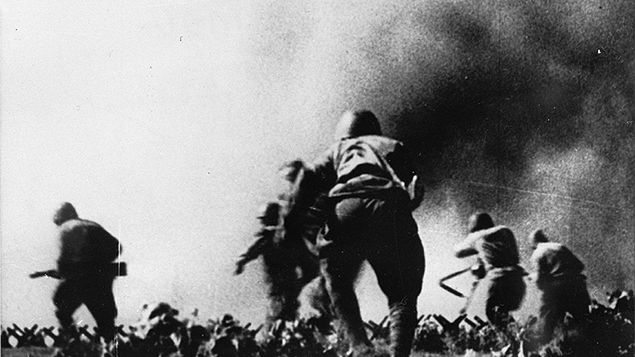 Natarcie Polaków w czasie bitwy pod Lenino. 12 października 1943 r.